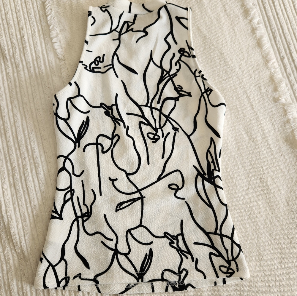 Black and White Abstract Print Sleeveless Top - Picture 2 of 4